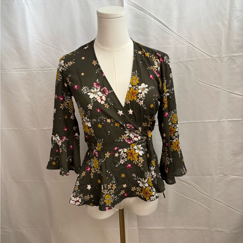 Candie’s Olive Floral Wrap Blouse Bell Sleeve‎ Size S